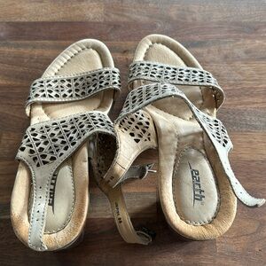 Like new Earth platform heels